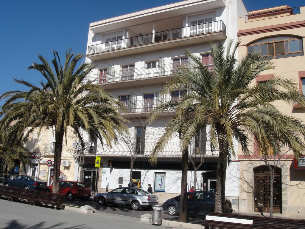 Hostal Residencia Celma Sant Carlos de la Ràpita Eksteriør bilde